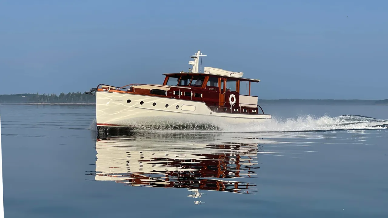 Wheeler 55 Syntax running, a white hull with a varnished deckhouse